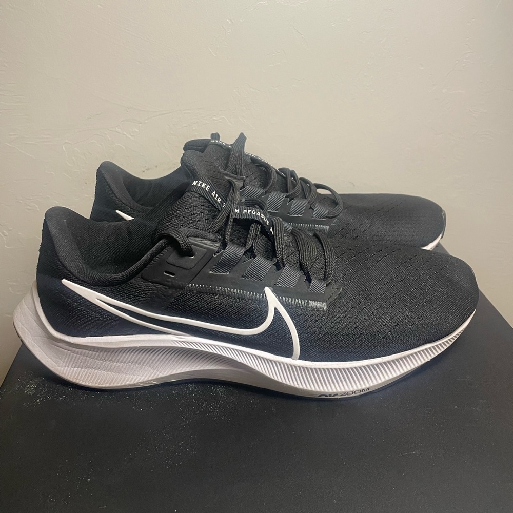 Nike Men's Black and White Running Shoes